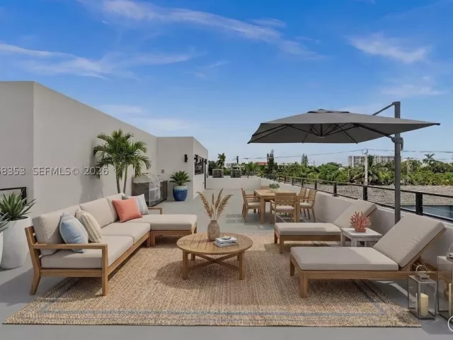 Продажа дома по адресу 2220 SW 14th St - фото 9259963