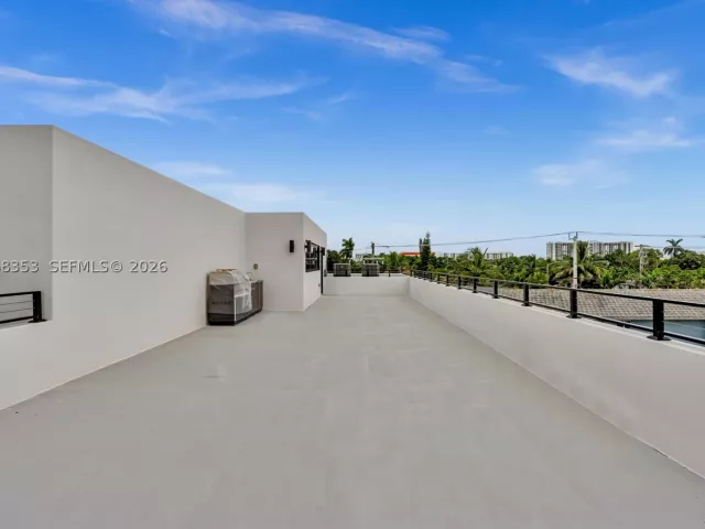 Продажа дома по адресу 2220 SW 14th St - фото 9259964