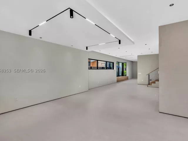 Продажа дома по адресу 2220 SW 14th St - фото 9259904