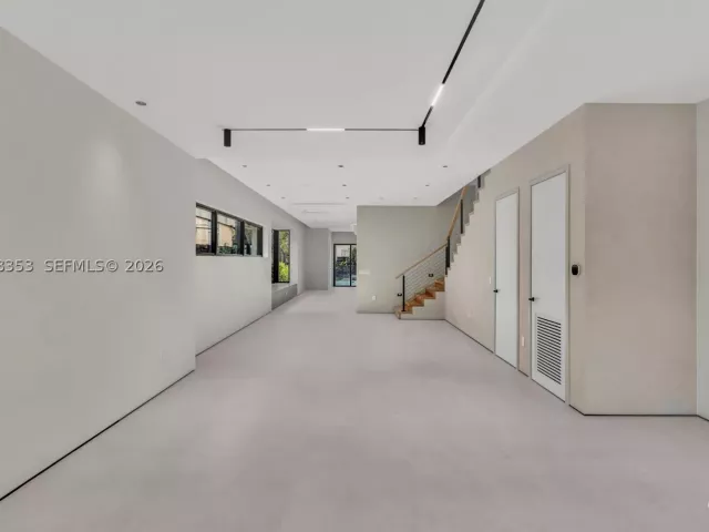 Продажа дома по адресу 2220 SW 14th St - фото 9259905