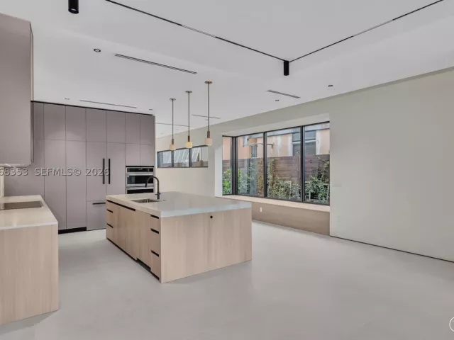 Продажа дома по адресу 2220 SW 14th St - фото 9259909