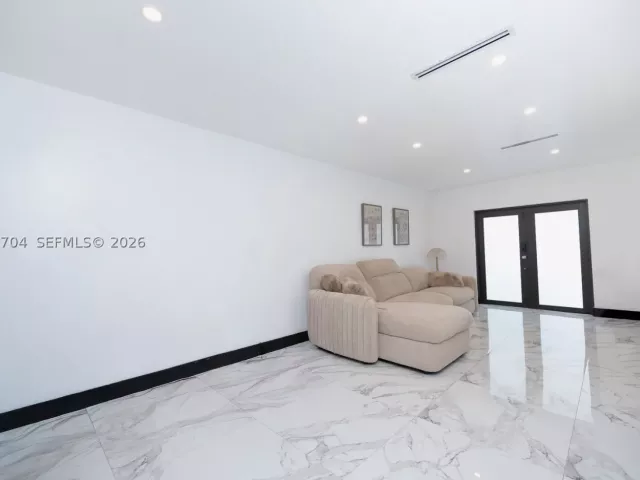 Продажа дома по адресу 2920 SW 69th Ave - фото 9290518