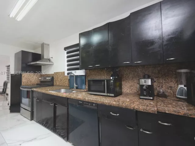 Продажа дома по адресу 2920 SW 69th Ave - фото 9290519