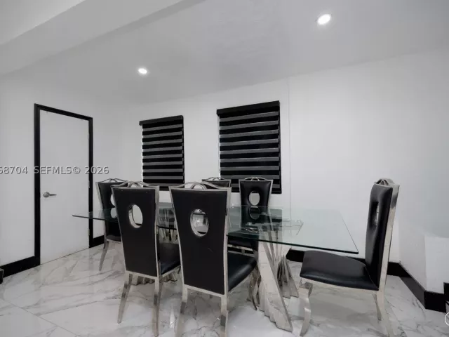 Продажа дома по адресу 2920 SW 69th Ave - фото 9290521