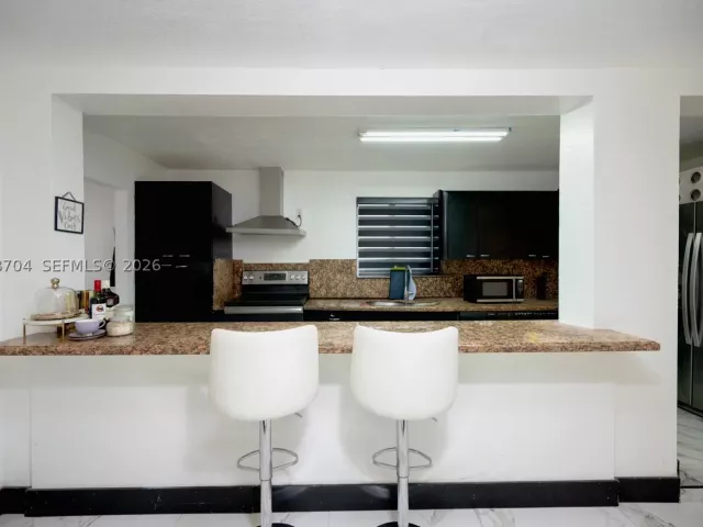Продажа дома по адресу 2920 SW 69th Ave - фото 9290522