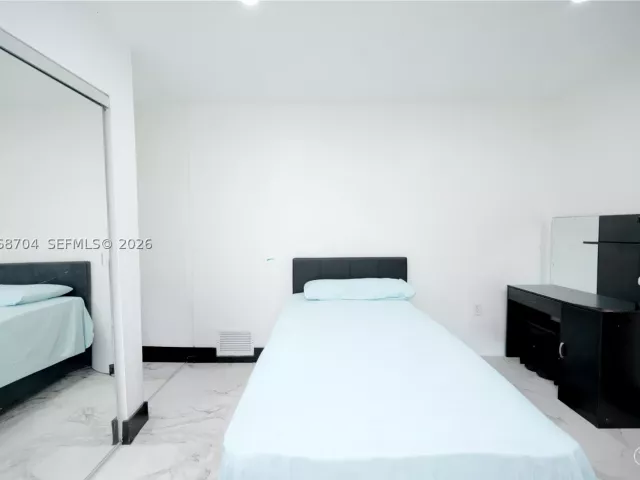 Продажа дома по адресу 2920 SW 69th Ave - фото 9290524