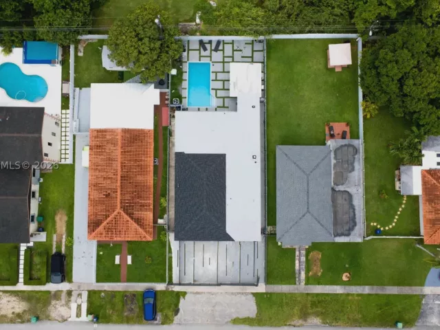 Продажа дома по адресу 2920 SW 69th Ave - фото 9290529