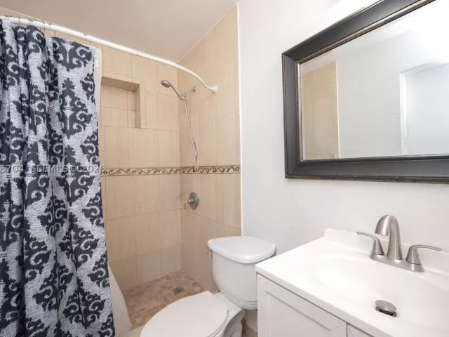 Продажа дома по адресу 2920 SW 69th Ave - фото 9290534