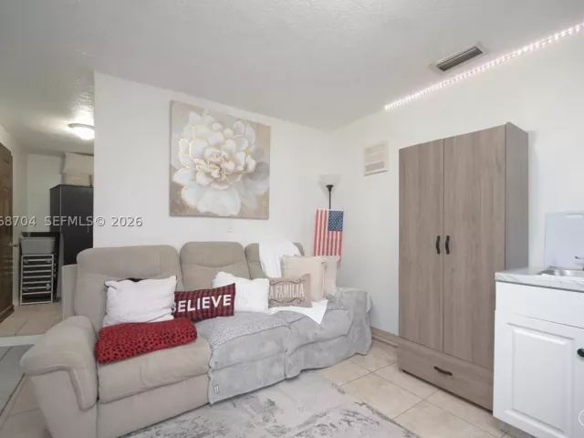 Продажа дома по адресу 2920 SW 69th Ave - фото 9290541