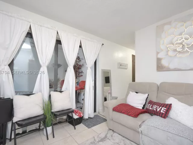 Продажа дома по адресу 2920 SW 69th Ave - фото 9290542
