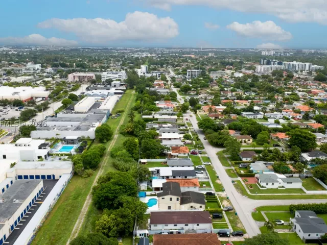 Продажа дома по адресу 2920 SW 69th Ave - фото 9290549