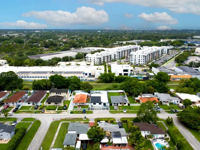 Продажа дома по адресу 2920 SW 69th Ave - фото 9290555