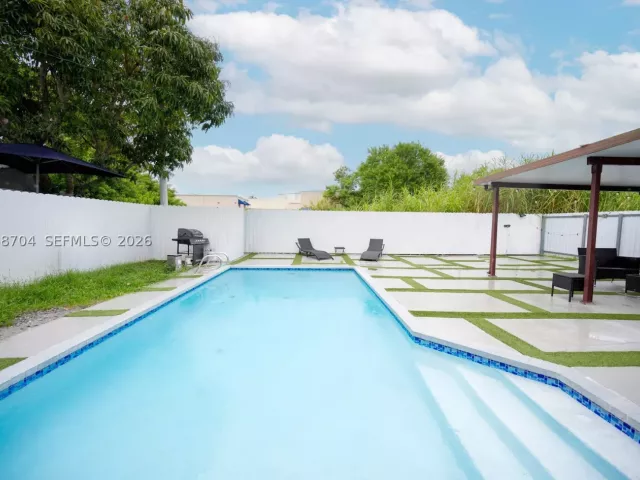 Продажа дома по адресу 2920 SW 69th Ave - фото 9290513