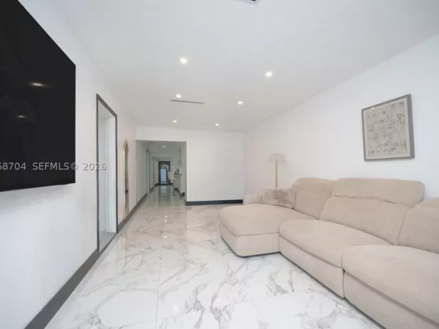 Продажа дома по адресу 2920 SW 69th Ave - фото 9290514