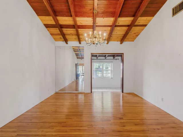 Продажа дома по адресу 331 Tamiami Canal Road - фото 9241760