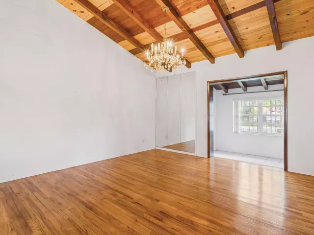 Продажа дома по адресу 331 Tamiami Canal Road - фото 9241762