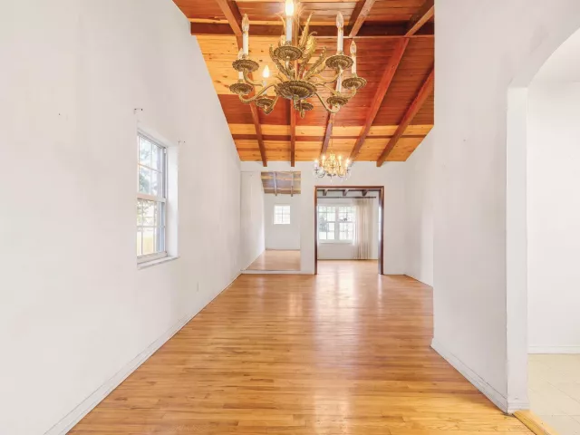 Продажа дома по адресу 331 Tamiami Canal Road - фото 9241764