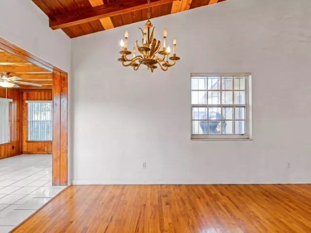 Продажа дома по адресу 331 Tamiami Canal Road - фото 9241769