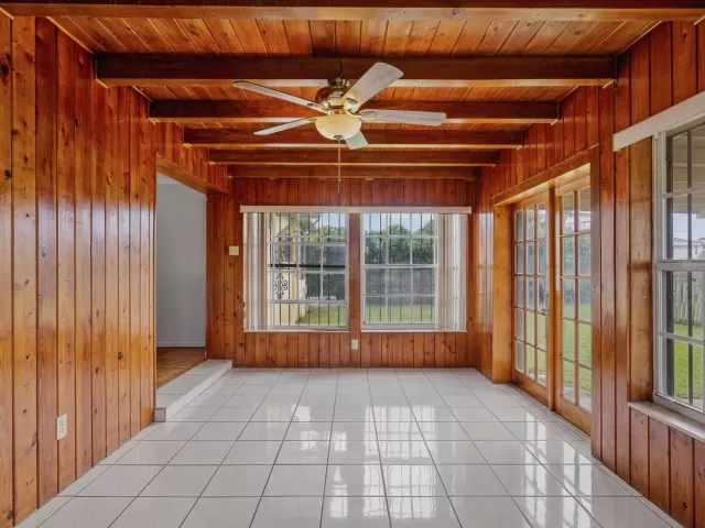 Продажа дома по адресу 331 Tamiami Canal Road - фото 9241773