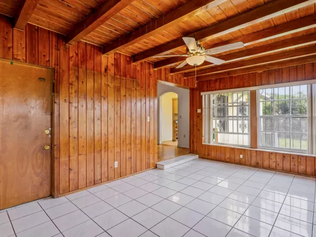 Продажа дома по адресу 331 Tamiami Canal Road - фото 9241775