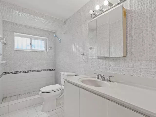 Продажа дома по адресу 331 Tamiami Canal Road - фото 9241788