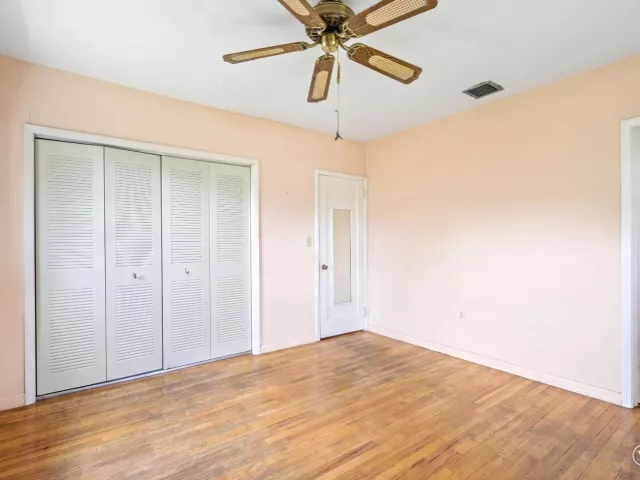 Продажа дома по адресу 331 Tamiami Canal Road - фото 9241792