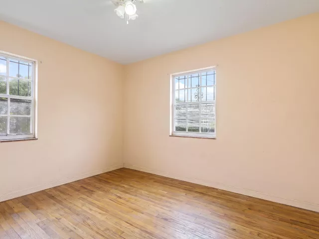 Продажа дома по адресу 331 Tamiami Canal Road - фото 9241794