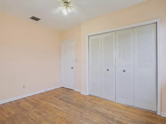 Продажа дома по адресу 331 Tamiami Canal Road - фото 9241796