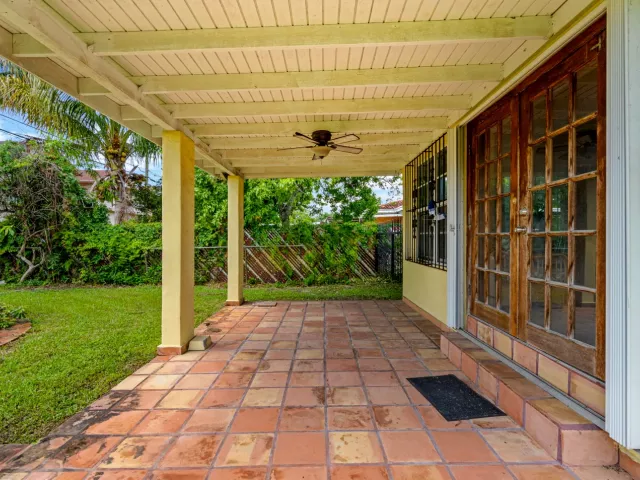 Продажа дома по адресу 331 Tamiami Canal Road - фото 9241797