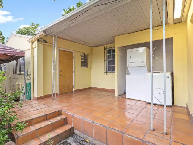 Продажа дома по адресу 331 Tamiami Canal Road - фото 9241801