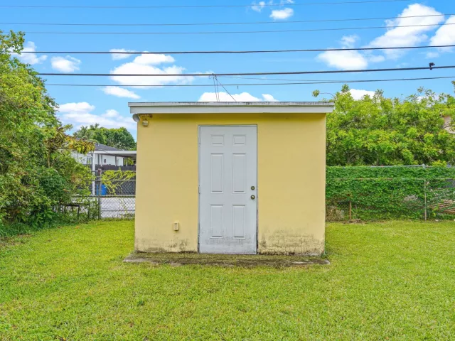 Продажа дома по адресу 331 Tamiami Canal Road - фото 9241808