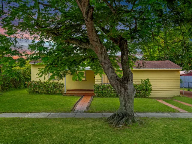 Продажа дома по адресу 331 Tamiami Canal Road - фото 9241749
