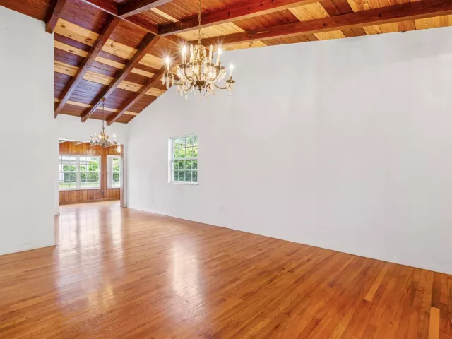 Продажа дома по адресу 331 Tamiami Canal Road - фото 9241753