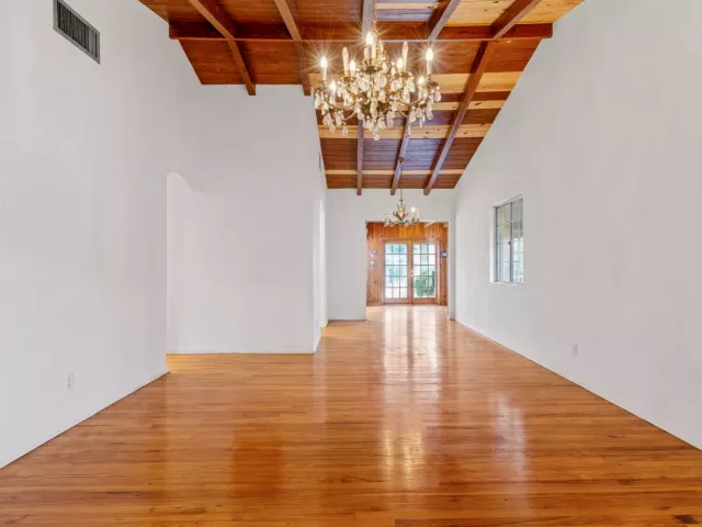 Продажа дома по адресу 331 Tamiami Canal Road - фото 9241755