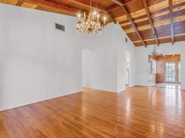 Продажа дома по адресу 331 Tamiami Canal Road - фото 9241758