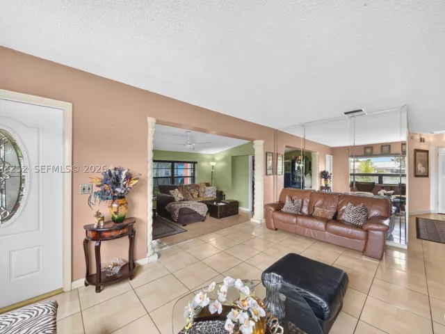 Продажа дома по адресу 17350 NW 16th Ave - фото 9246319