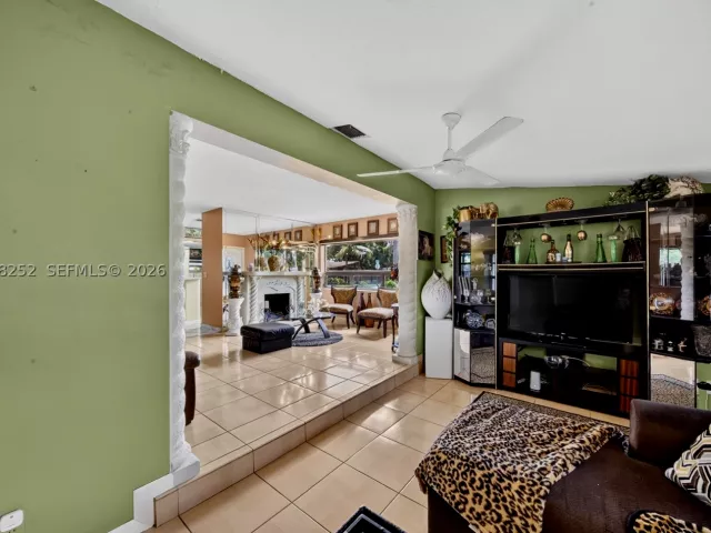 Продажа дома по адресу 17350 NW 16th Ave - фото 9246329