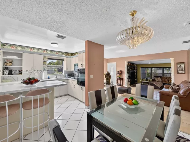 Продажа дома по адресу 17350 NW 16th Ave - фото 9246334