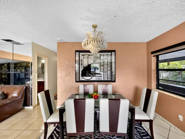 Продажа дома по адресу 17350 NW 16th Ave - фото 9246336