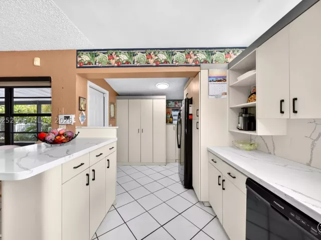 Продажа дома по адресу 17350 NW 16th Ave - фото 9246338