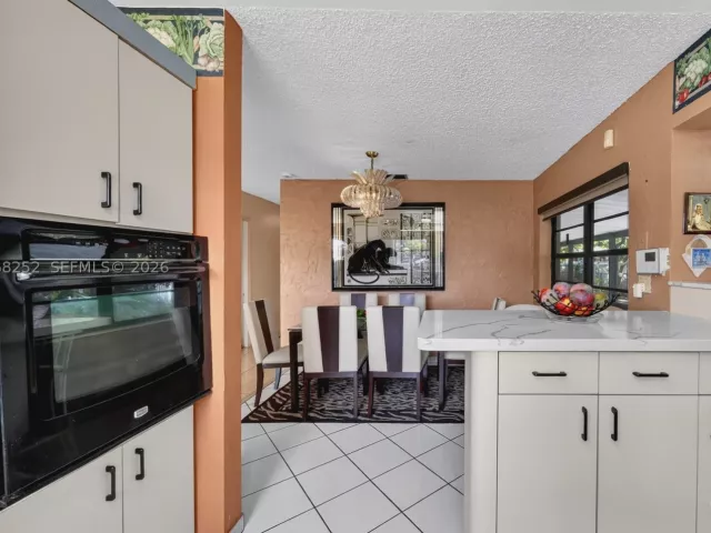 Продажа дома по адресу 17350 NW 16th Ave - фото 9246344