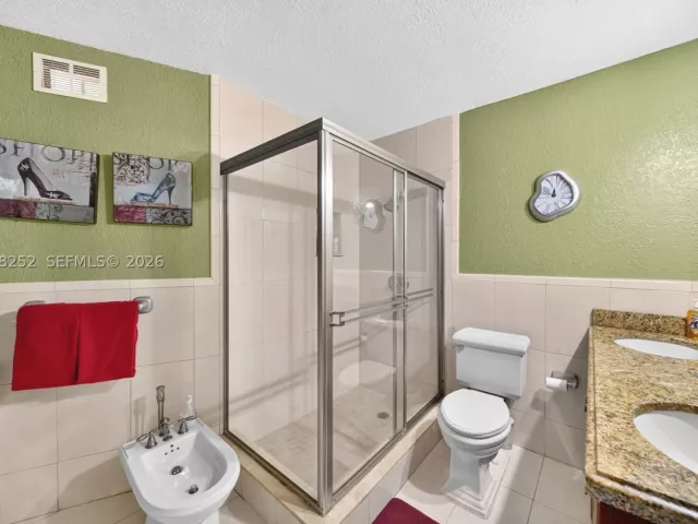 Продажа дома по адресу 17350 NW 16th Ave - фото 9246353