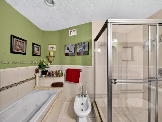 Продажа дома по адресу 17350 NW 16th Ave - фото 9246355