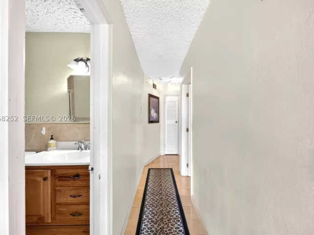 Продажа дома по адресу 17350 NW 16th Ave - фото 9246357