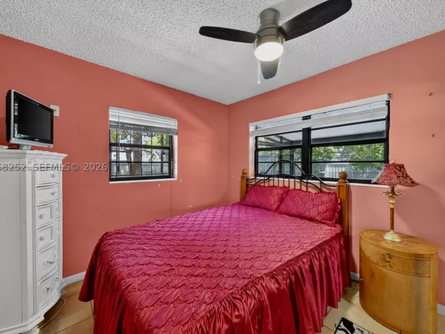 Продажа дома по адресу 17350 NW 16th Ave - фото 9246364