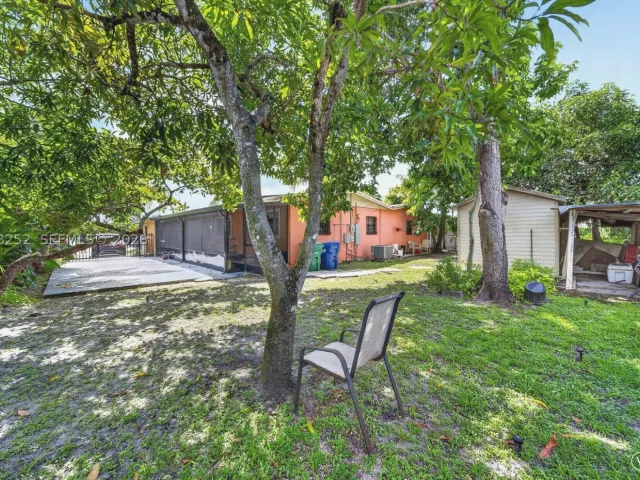 Продажа дома по адресу 17350 NW 16th Ave - фото 9246373