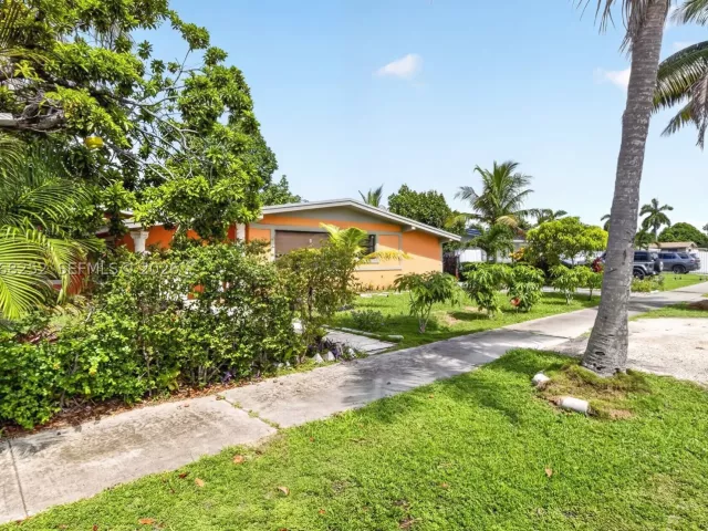 Продажа дома по адресу 17350 NW 16th Ave - фото 9246308
