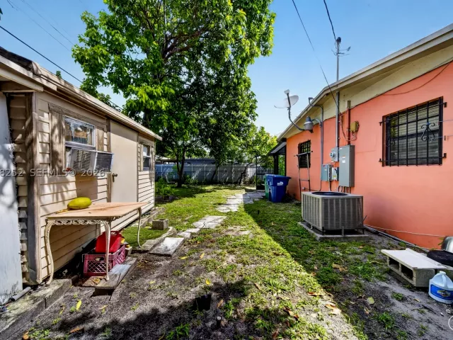 Продажа дома по адресу 17350 NW 16th Ave - фото 9246378