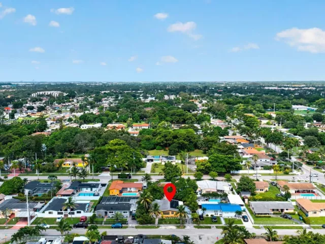 Продажа дома по адресу 17350 NW 16th Ave - фото 9246429