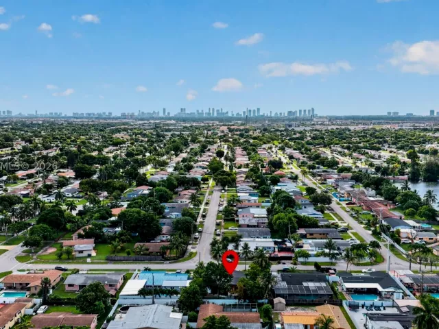 Продажа дома по адресу 17350 NW 16th Ave - фото 9246433